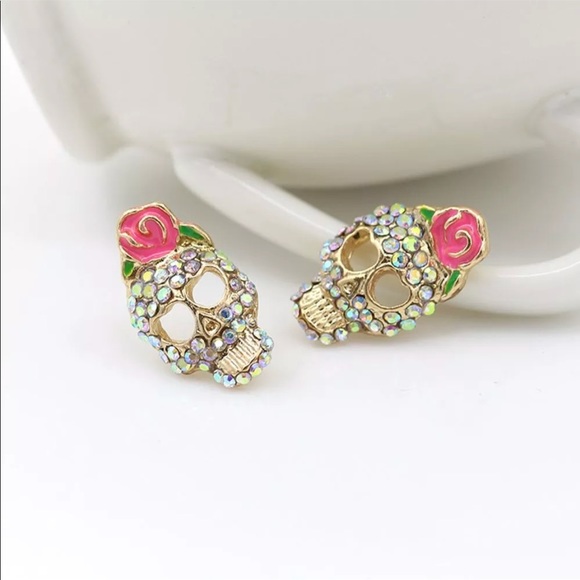 {SASHA} sparkle skull flower stud earrings - Picture 2 of 6